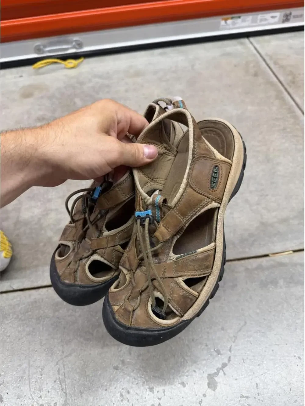 keen venice h2 brown and black sandals size 9.5